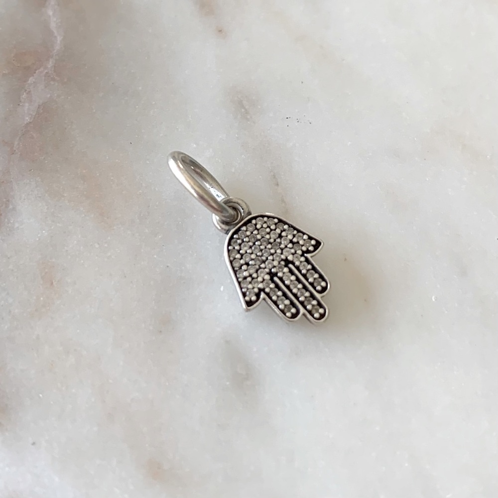 ✨Pandora Charm✨ hand